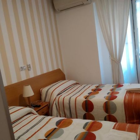 Pension Dominguez Madri Exterior foto
